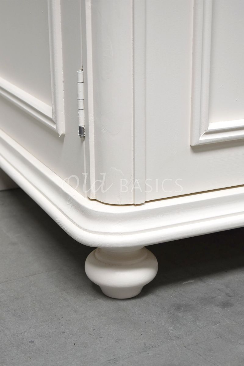 Detail van Linnenkast Amiens, 3 deuren, RAL9001, wit, crème, materiaal hout